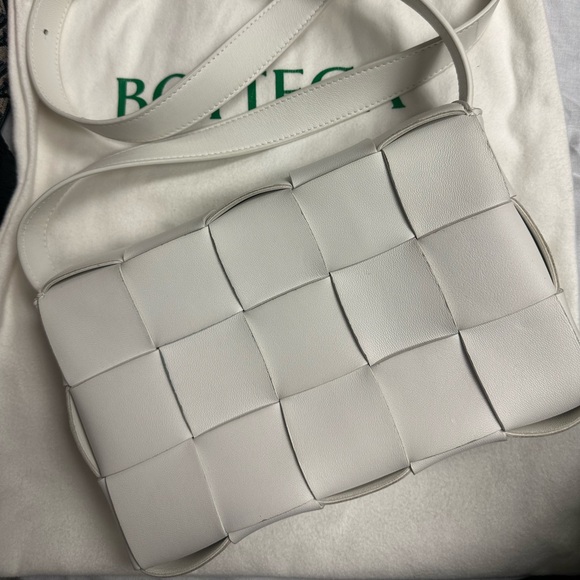 Bottega Veneta Messenger Bag - Picture 2 of 11